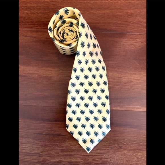 VINEYARD VINES 100% Silk Bee Print on Yellow Foulard Tie Like New - Picture 1 of 10